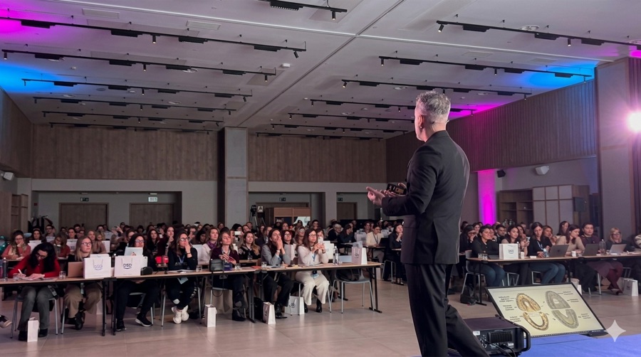 Dr. Javier Lozano, Speaker oficial de Invisalign